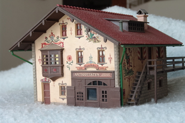 Pola 533 Antique Boutique